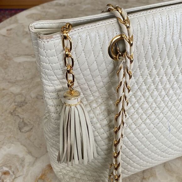 Bally Vintage Quilted Leather Shoulder Bag with Tassel Strap Chain Authentic - Picture 6 of 17